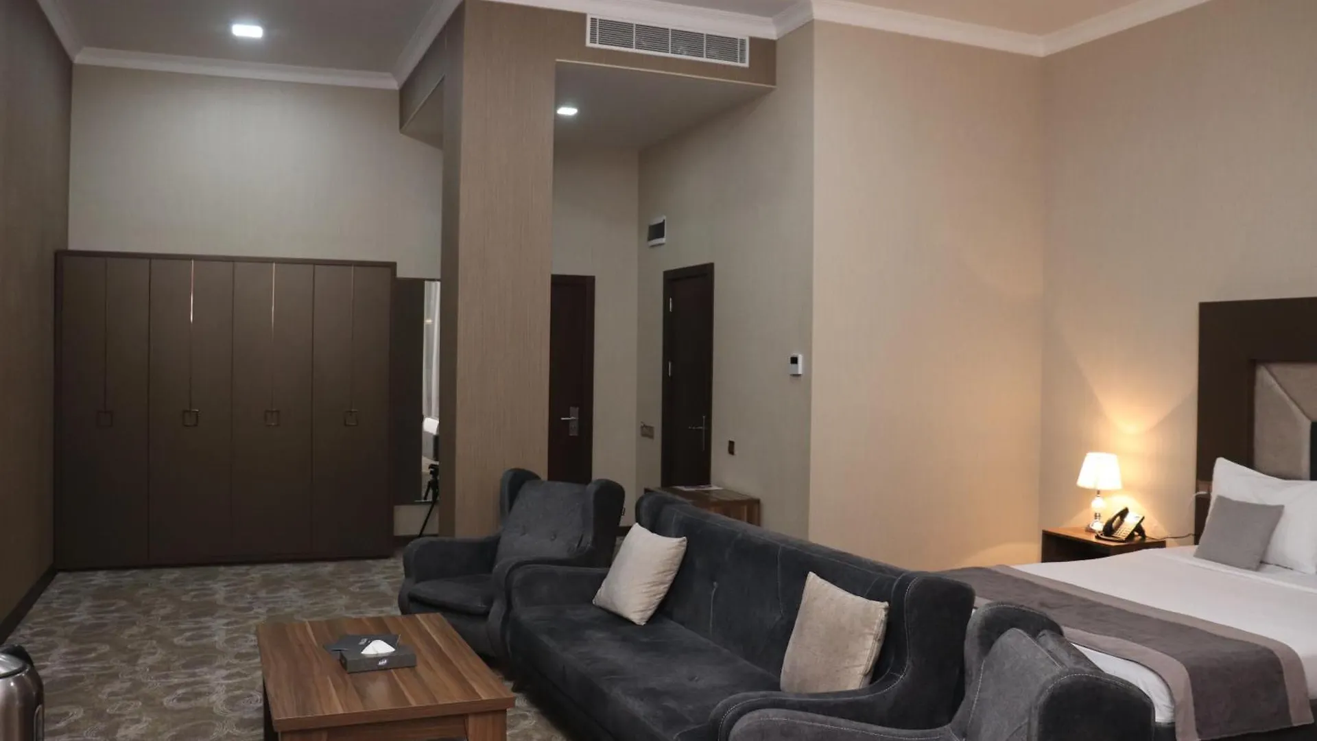 Volga Hotel Baku 5*,  Aserbaidschan
