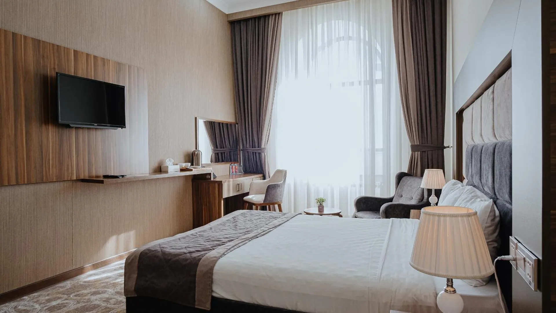Volga Hotel Baku 5*,  Aserbaidschan